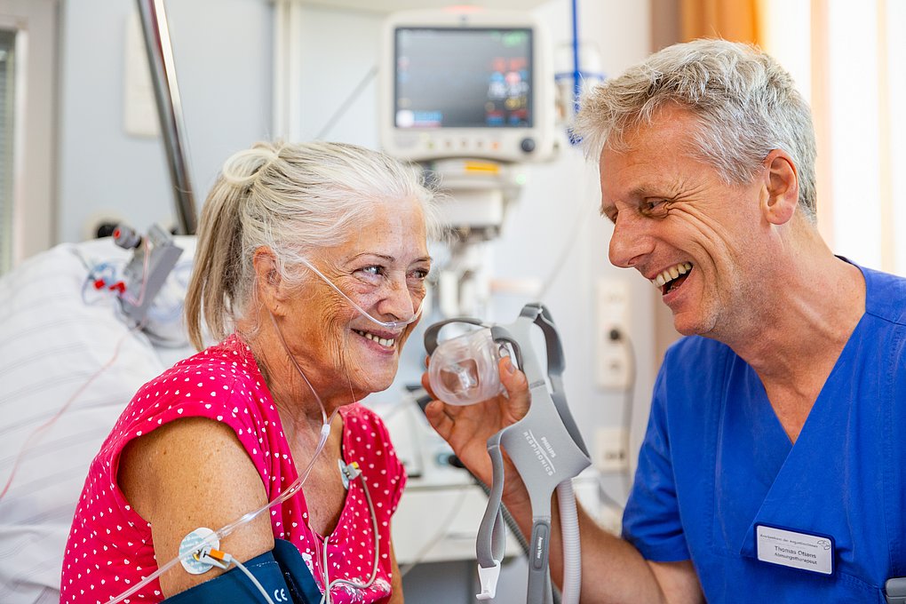 Pneumologie-Nicht-invasive_Beatmung.jpg Pneumologie-Nicht-invasive_Beatmung.jpg