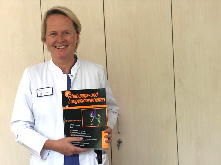 Dr. Urte Sommerwerck präsentiert die Fachpublikation zu Bronchiektasen