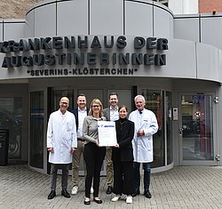 KTQ Rezertifizierung Cellitinnen-Severinsklösterchen Krankenhaus der Augustinerinnen Die Betriebsleitung des Krankenhauses präsentiert das KTQ-Zertifikat